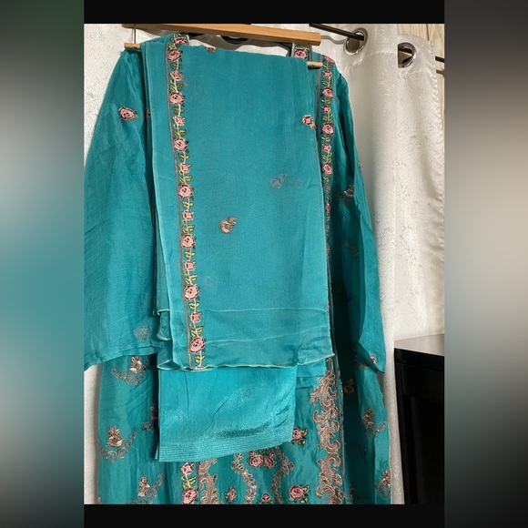 Plus size 3 pcs Embroidered Floral Teal dress - Picture 3 of 3